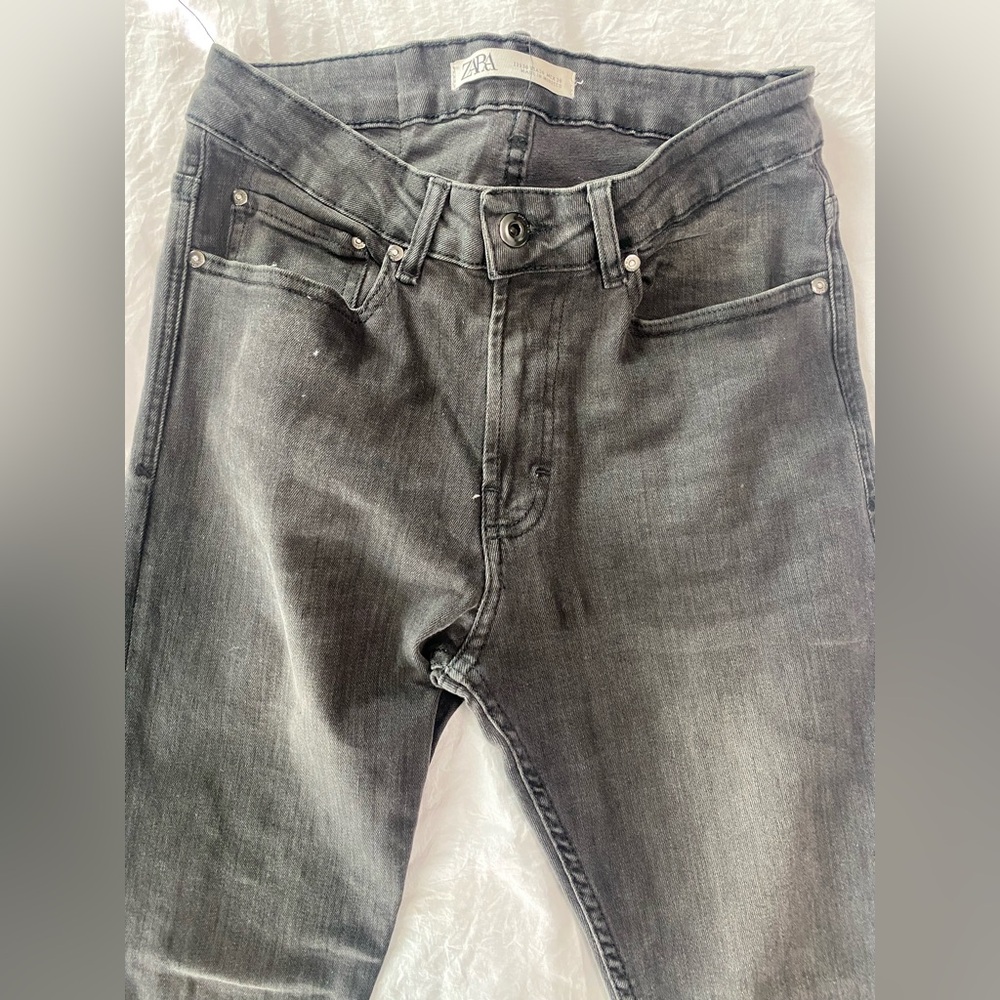 Zara Black Slim Jeans with Sleek Design